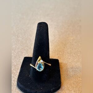 Vintage Teardrop Ring in Aquamarine Tone offset with clear stone Size 7.75